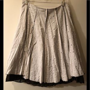 Willi Smith, White layered skirt w/crochet design